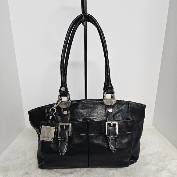 Tignanello Handbags - Tignanello Black Leather Classic Shoulder Bag